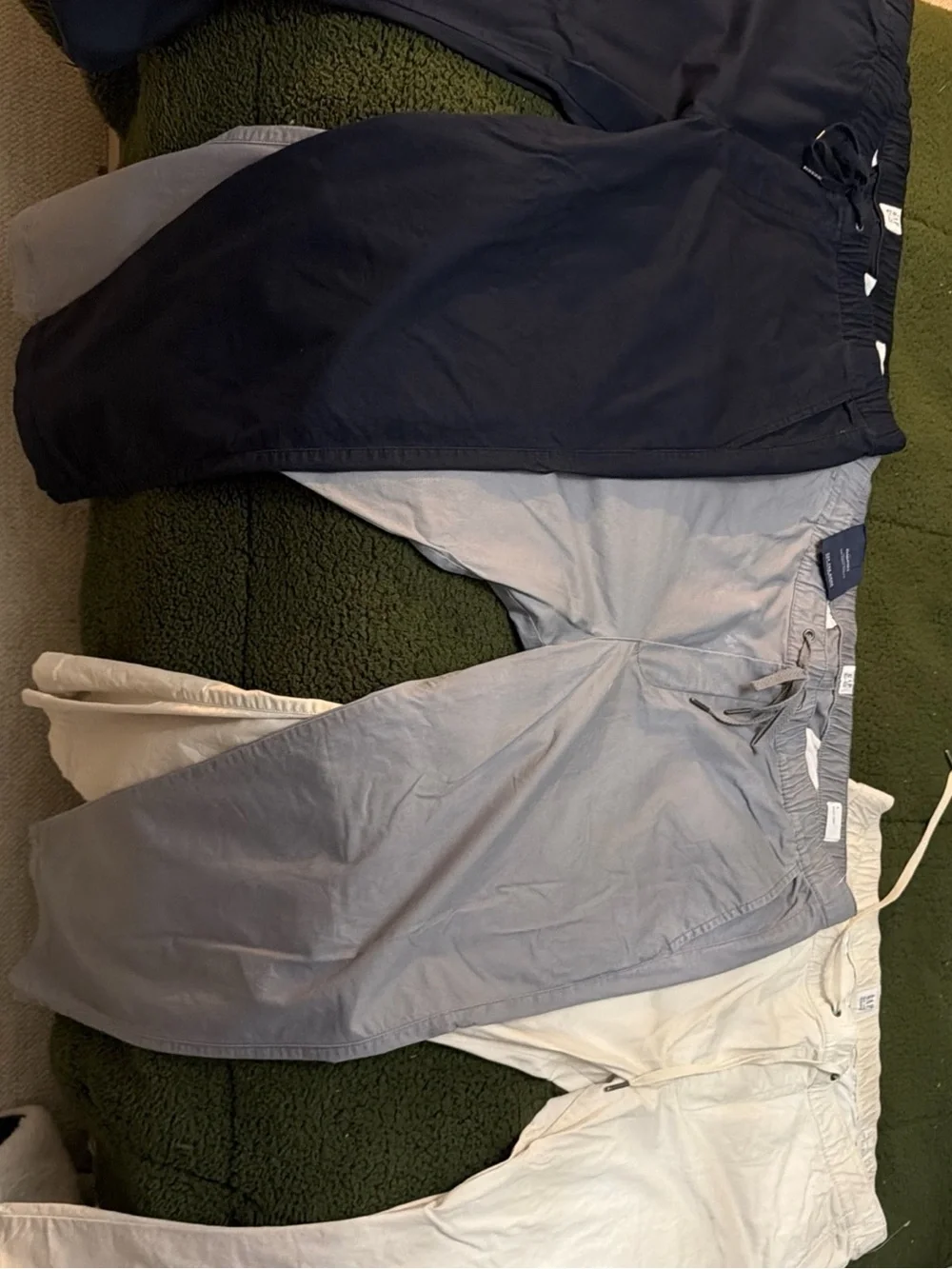 GAP Men's GapFlex Joggers in Light Gray
